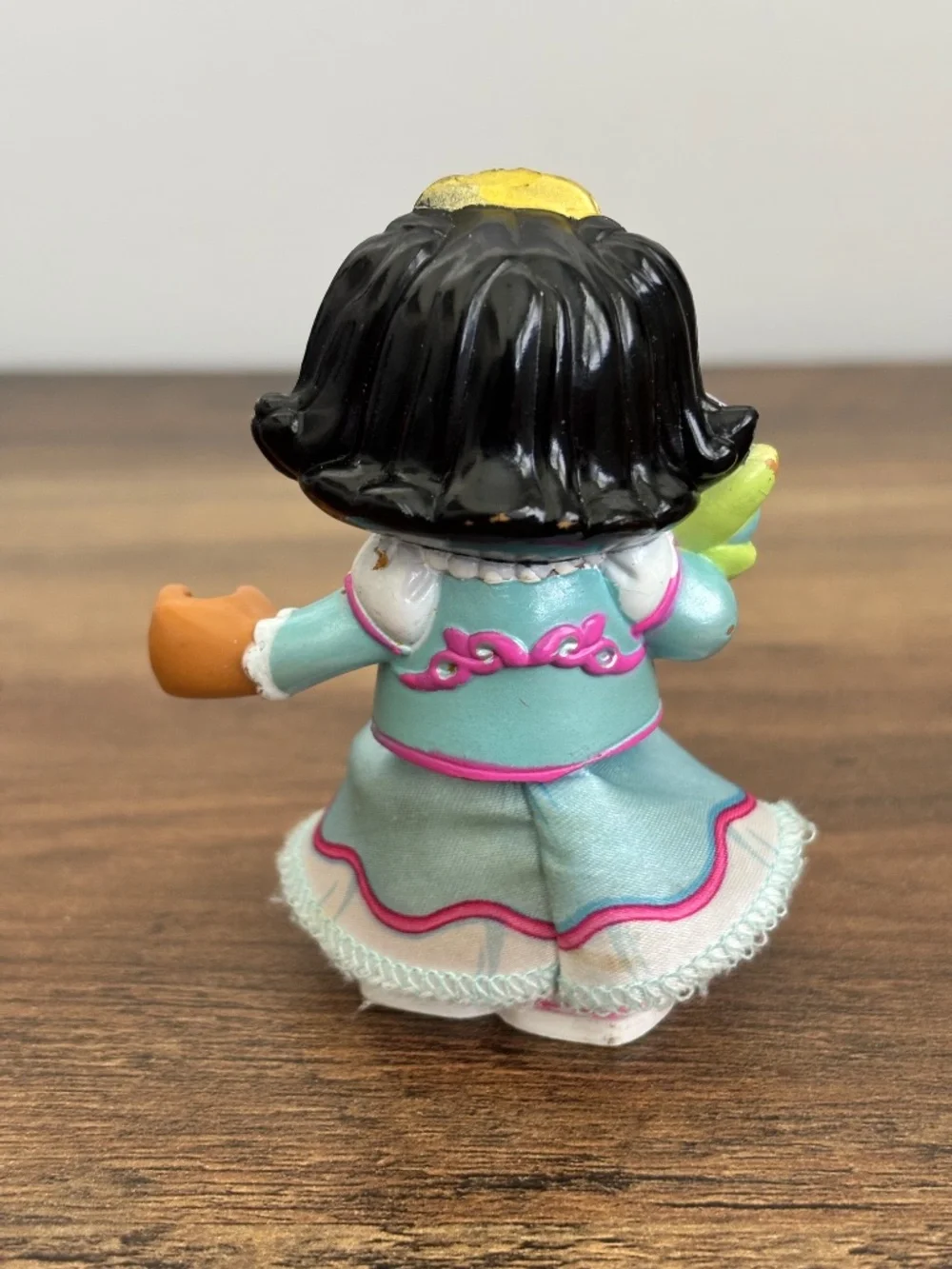 Fisher Price Little People Princess Mia Bouquet Flowers Girl Bendable Figure Toy